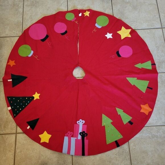 Wool Christmas Tree Skirt with Applied Traditional Christmas Decorations - Picture 12 of 12